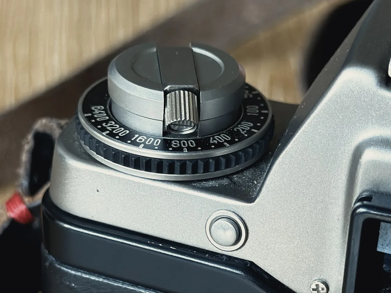 Close-up of the S2's ISO dial, set to 400, under the rewind crank