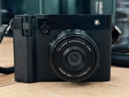 Fujifilm GFX100RF review. Is it any good for street photography?