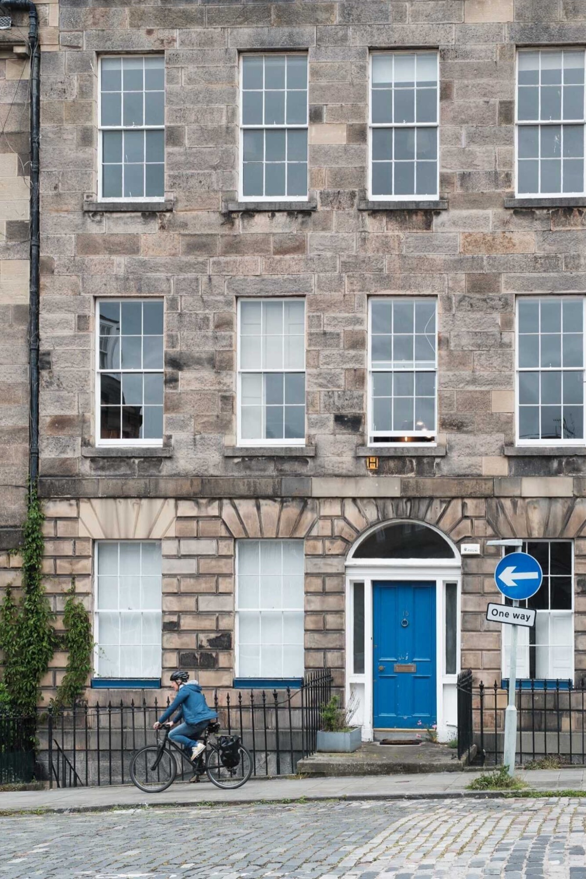 Edinburgh June street photo 04