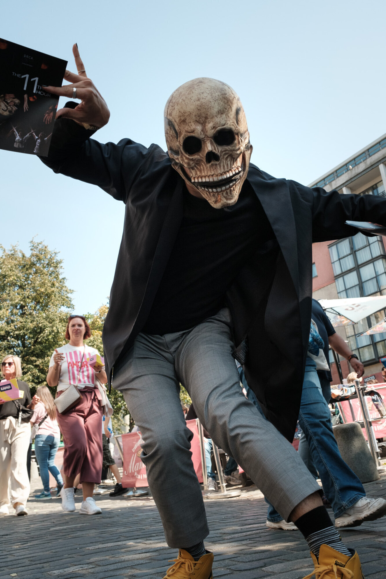 Edinburgh Festival street photo 01